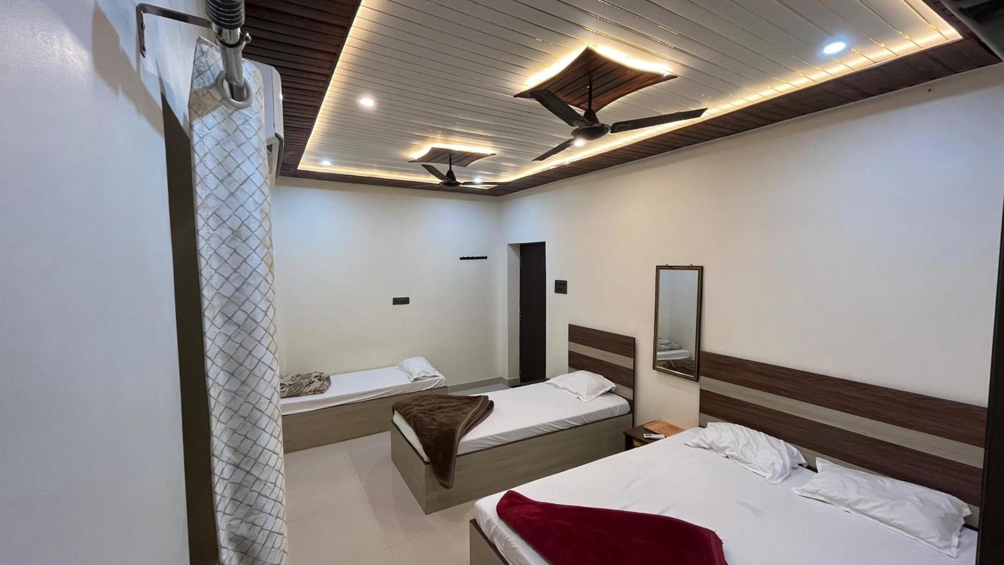 Gauri Kedareshwar Guest House พาราณสี ภายนอก รูปภาพ