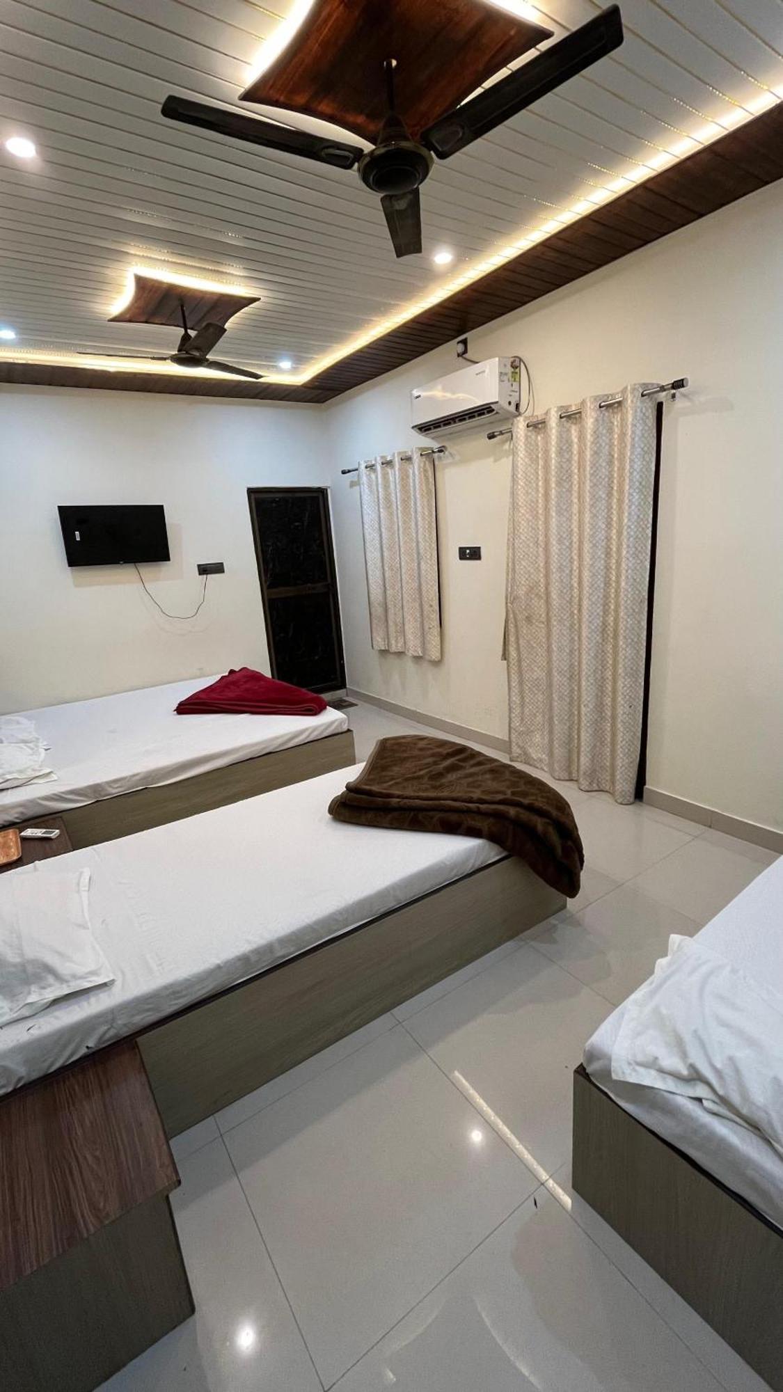 Gauri Kedareshwar Guest House พาราณสี ภายนอก รูปภาพ